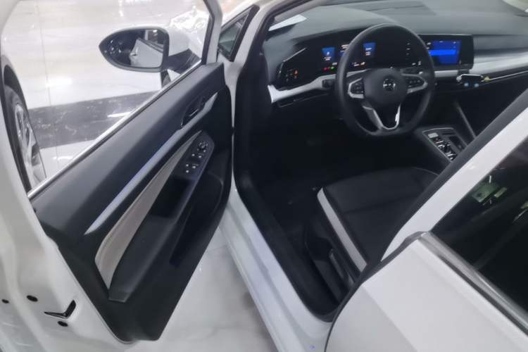 Used Volkswagen Golf 2021 200TSI DSG Pro Driver Seat