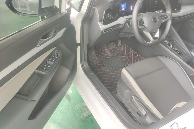 Used Volkswagen Golf 2021 200TSI DSG Pro Driver Seat