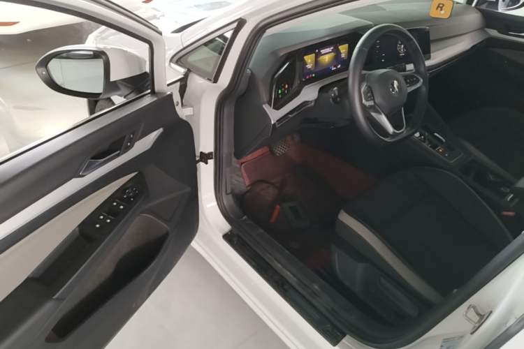 Used Volkswagen Golf 2021 280TSI DSG Pro First Edition Driver Seat