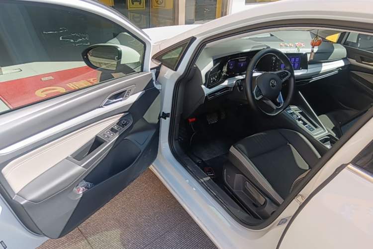 Used Volkswagen Golf 2021 200TSI DSG Pro Driver Seat