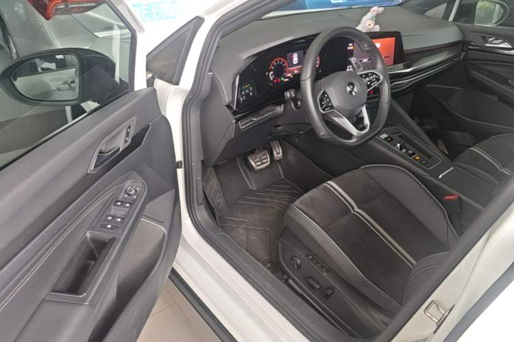 Used Volkswagen Golf 2021 280TSI DSG Pro First Edition Driver Seat