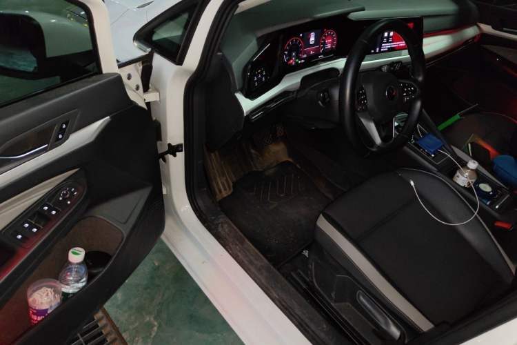 Used Volkswagen Golf 2021 280TSI DSG Pro First Edition Driver Seat