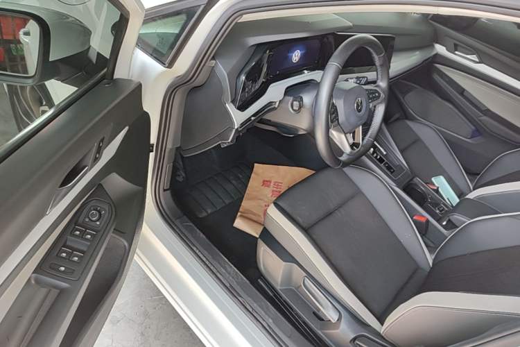 Used Volkswagen Golf 2021 280TSI DSG Pro First Edition Driver Seat