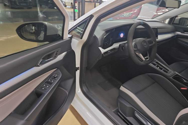 Used Volkswagen Golf 2021 280TSI DSG 30th Anniversary Edition Driver Seat