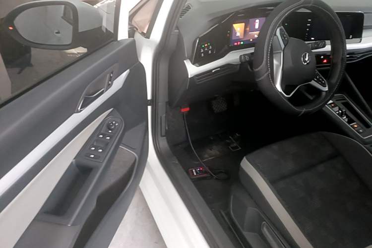 Used Volkswagen Golf 2021 200TSI DSG Pro Driver Seat