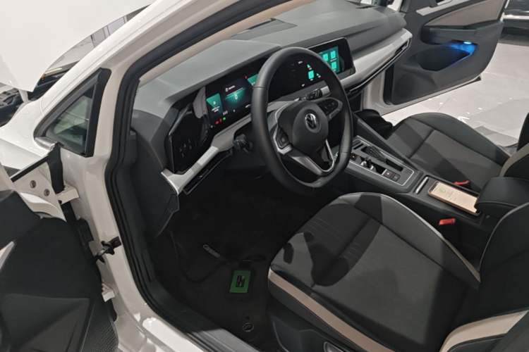 Used Volkswagen Golf 2021 280TSI DSG Pro First Edition Driver Seat
