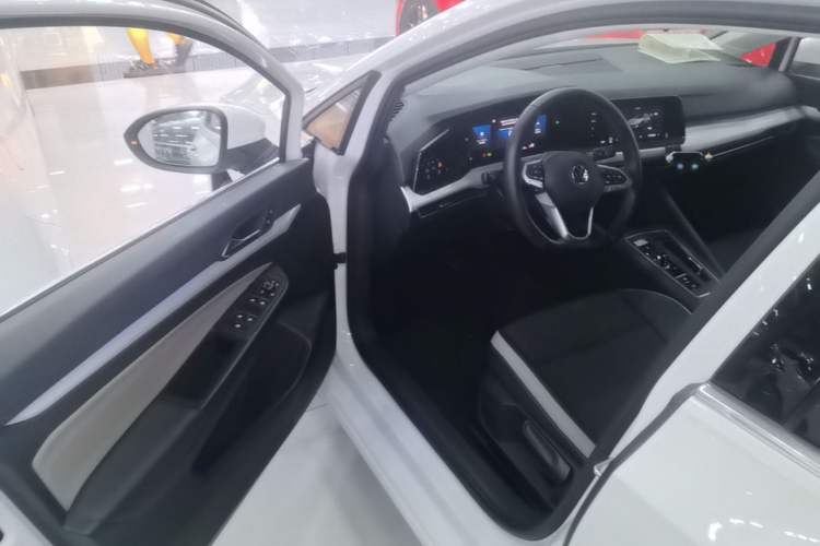 Used Volkswagen Golf 2021 200TSI DSG Pro Driver Seat