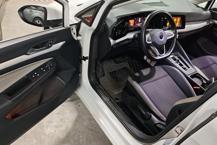 Used Volkswagen Golf 2021 280TSI DSG Pro First Edition Driver Seat
