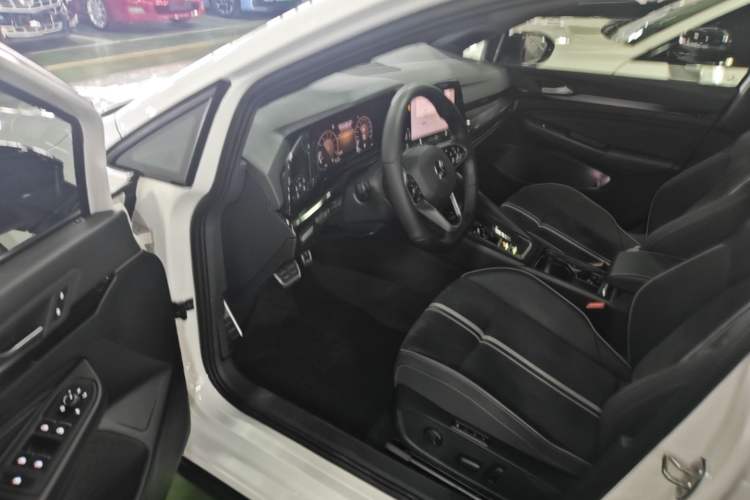 Used Volkswagen Golf 2021 280TSI DSG Pro First Edition Driver Seat