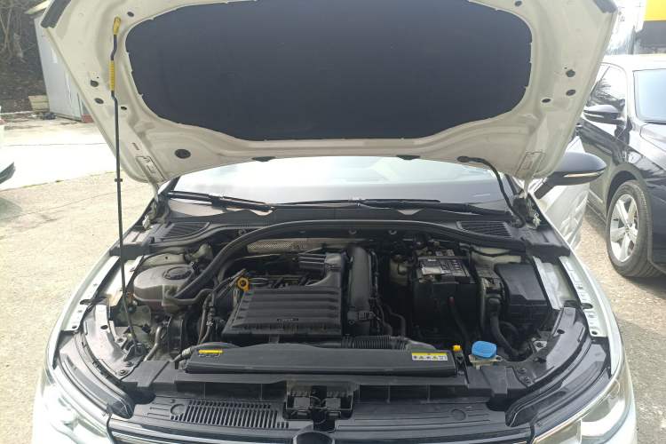 Used Volkswagen Golf 2021 280TSI DSG Pro Engine Bay
