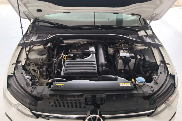 Used Volkswagen Golf 2021 280TSI DSG R-Line Engine Bay