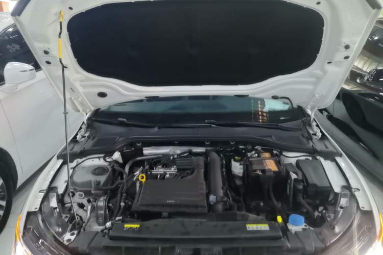 Used Volkswagen Golf 2021 200TSI DSG Pro Engine Bay