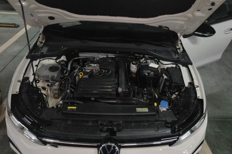 Used Volkswagen Golf  Engine Bay