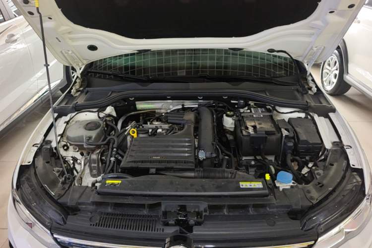 Used Volkswagen Golf 2021 280TSI DSG R-Line Engine Bay