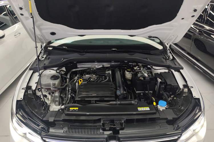 Used Volkswagen Golf 2021 280TSI DSG Pro Engine Bay