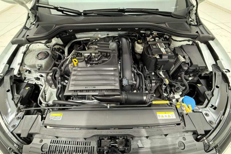 Used Volkswagen Golf 2021 280TSI DSG R-Line Engine Bay
