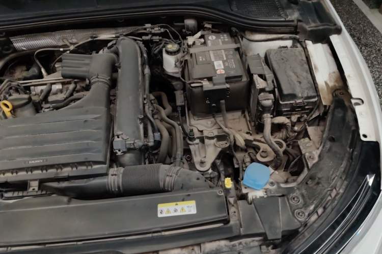 Used Volkswagen Golf 2021 280TSI DSG R-Line Engine Bay Left