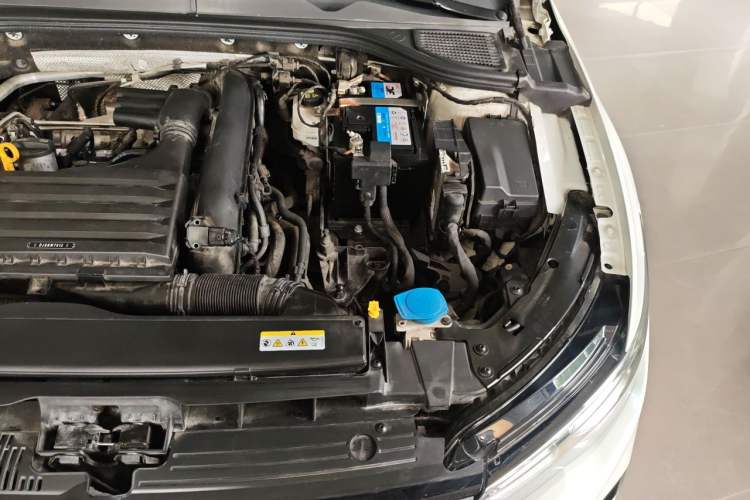 Used Volkswagen Golf 2021 280TSI DSG R-Line Engine Bay Left