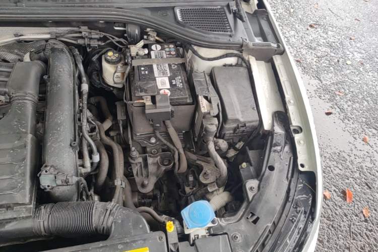 Used Volkswagen Golf 2021 280TSI DSG R-Line Engine Bay Left