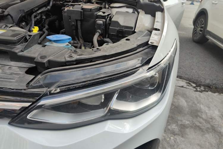 Used Volkswagen Golf 2021 280TSI DSG R-Line Engine Bay Left