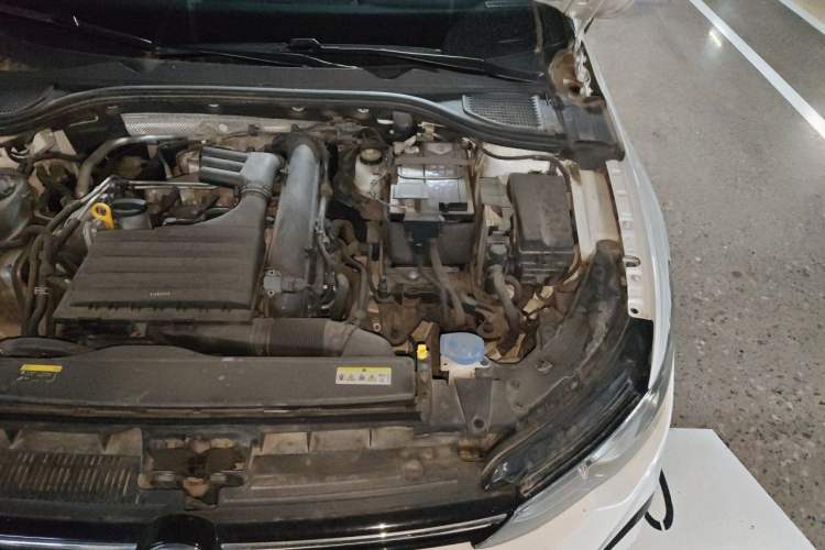 Used Volkswagen Golf 2021 280TSI DSG R-Line Engine Bay Left
