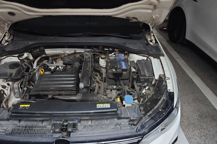 Used Volkswagen Golf 2021 280TSI DSG R-Line Engine Bay Left