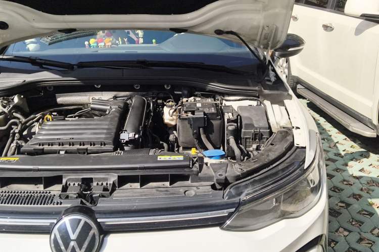 Used Volkswagen Golf 2021 280TSI DSG R-Line Engine Bay Left