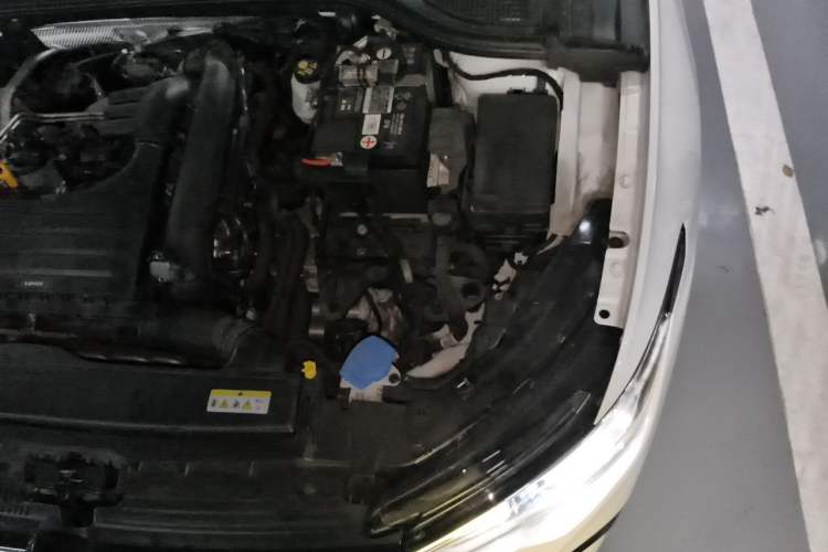 Used Volkswagen Golf 2021 280TSI DSG R-Line Engine Bay Left