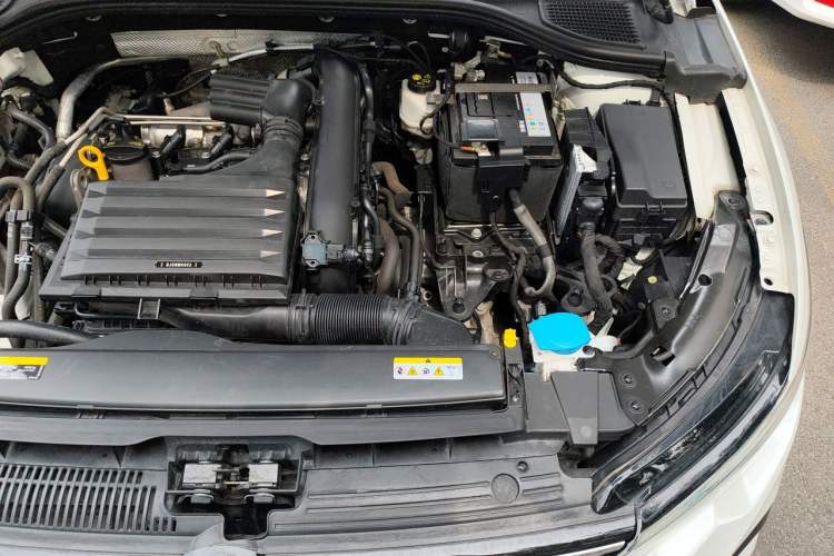 Used Volkswagen Golf 2021 280TSI DSG R-Line Engine Bay Left