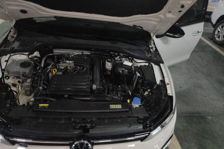 Used Volkswagen Golf  Engine Bay Left