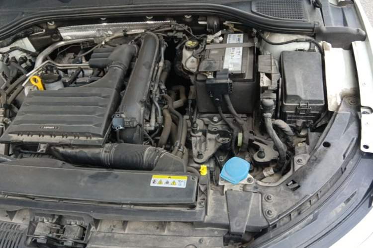 Used Volkswagen Golf 2021 280TSI DSG R-Line Engine Bay Left