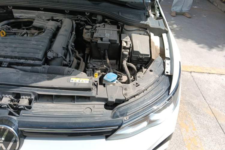 Used Volkswagen Golf 2021 280TSI DSG R-Line Engine Bay Left