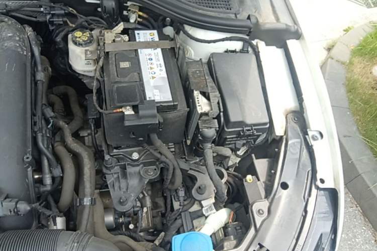 Used Volkswagen Golf 2021 280TSI DSG R-Line Engine Bay Left