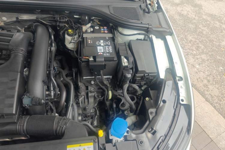 Used Volkswagen Golf 2021 280TSI DSG R-Line Engine Bay Left