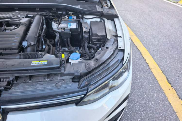 Used Volkswagen Golf 2021 280TSI DSG R-Line Engine Bay Left