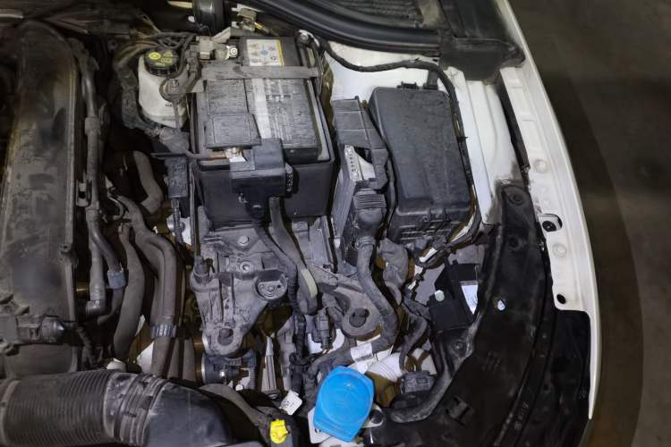 Used Volkswagen Golf 2021 280TSI DSG R-Line Engine Bay Left