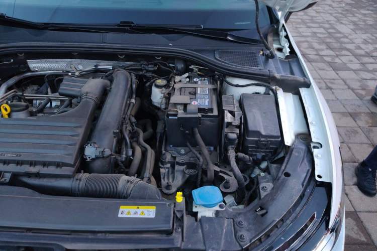 Used Volkswagen Golf 2021 280TSI DSG R-Line Engine Bay Left