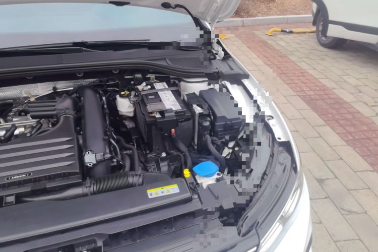 Used Volkswagen Golf 2021 280TSI DSG R-Line Engine Bay Left