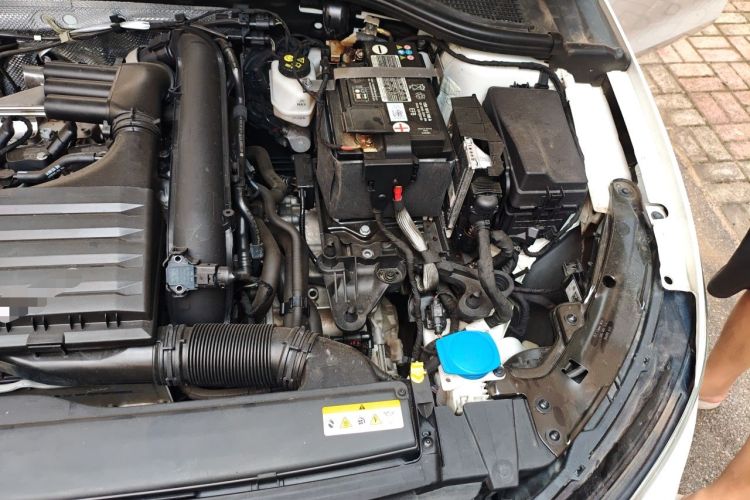 Used Volkswagen Golf 2021 280TSI DSG R-Line Engine Bay Left