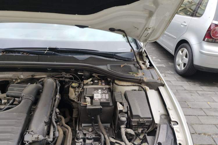 Used Volkswagen Golf 2021 280TSI DSG R-Line Engine Bay Left