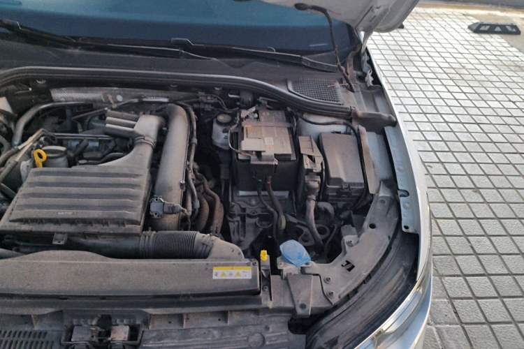 Used Volkswagen Golf 2021 280TSI DSG R-Line Engine Bay Left