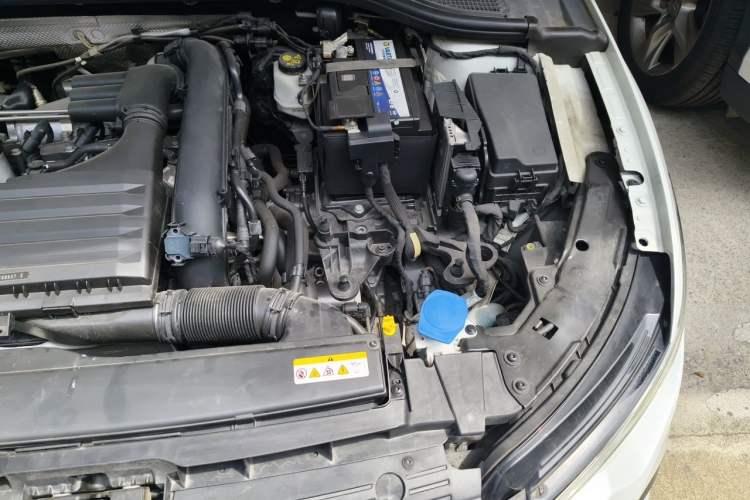 Used Volkswagen Golf 2021 280TSI DSG R-Line Engine Bay Left