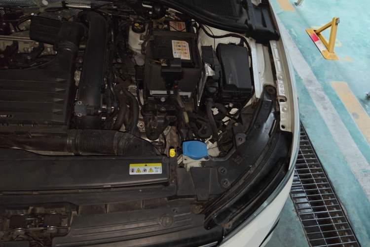 Used Volkswagen Golf 2021 280TSI DSG Pro First Edition Engine Bay Left