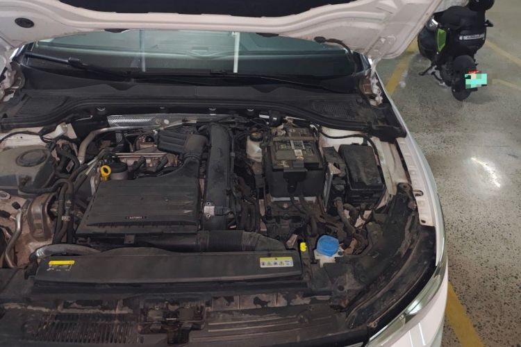 Used Volkswagen Golf 2021 280TSI DSG 30th Anniversary Edition Engine Bay Left