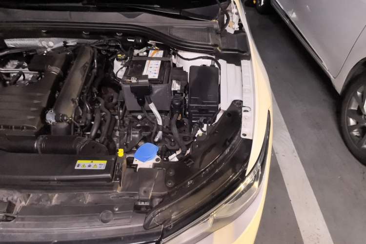 Used Volkswagen Golf 2021 280TSI DSG 30th Anniversary Edition Engine Bay Left