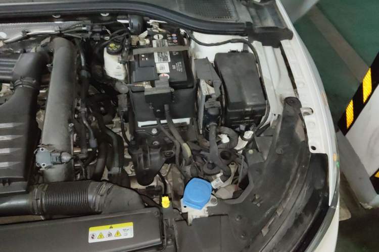 Used Volkswagen Golf 2021 280TSI DSG R-Line Engine Bay Left