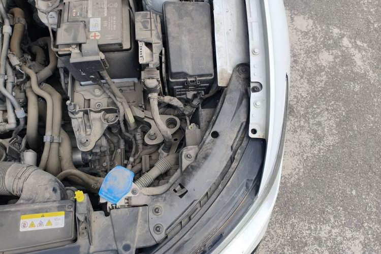 Used Volkswagen Golf 2021 280TSI DSG R-Line Engine Bay Left
