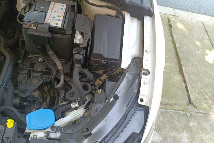 Used Volkswagen Golf 2021 280TSI DSG 30th Anniversary Edition Engine Bay Left