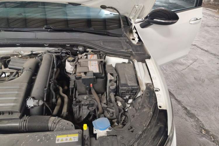 Used Volkswagen Golf 2021 280TSI DSG R-Line Engine Bay Left