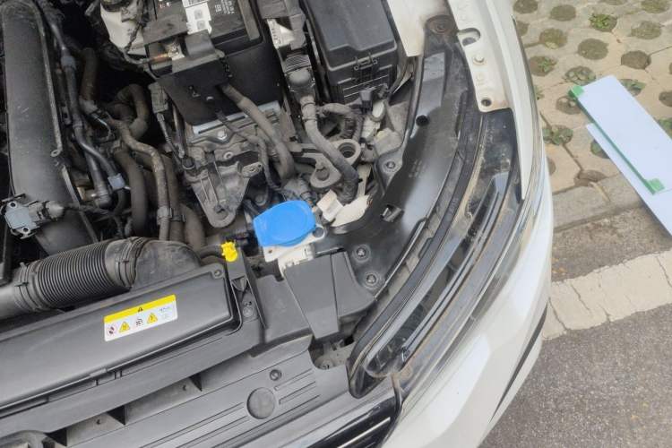 Used Volkswagen Golf 2021 280TSI DSG R-Line Engine Bay Left